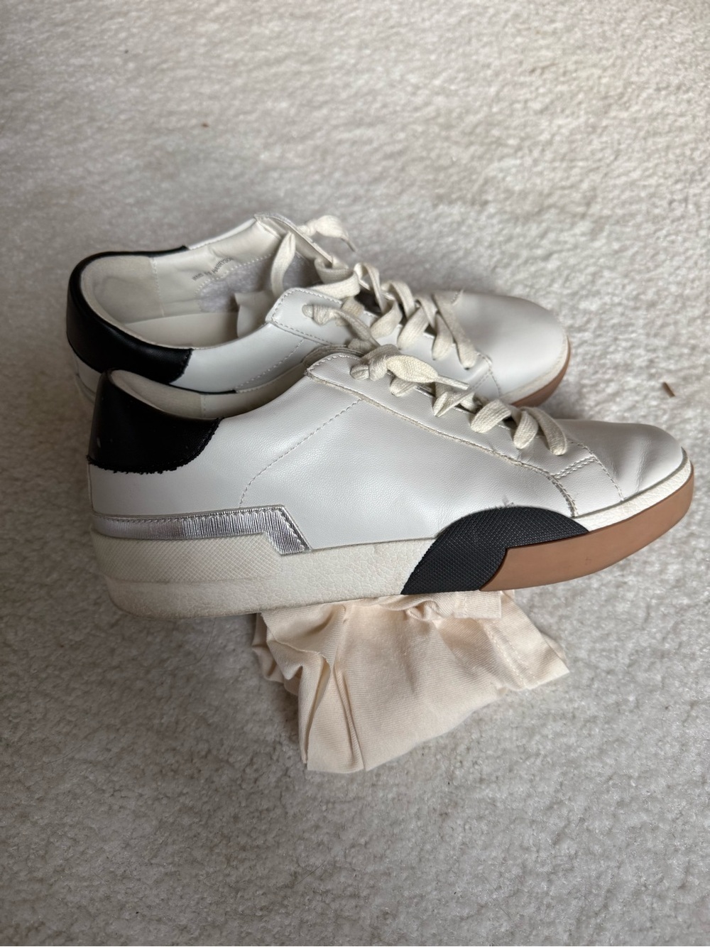 Dolce Vida Zina sneaker